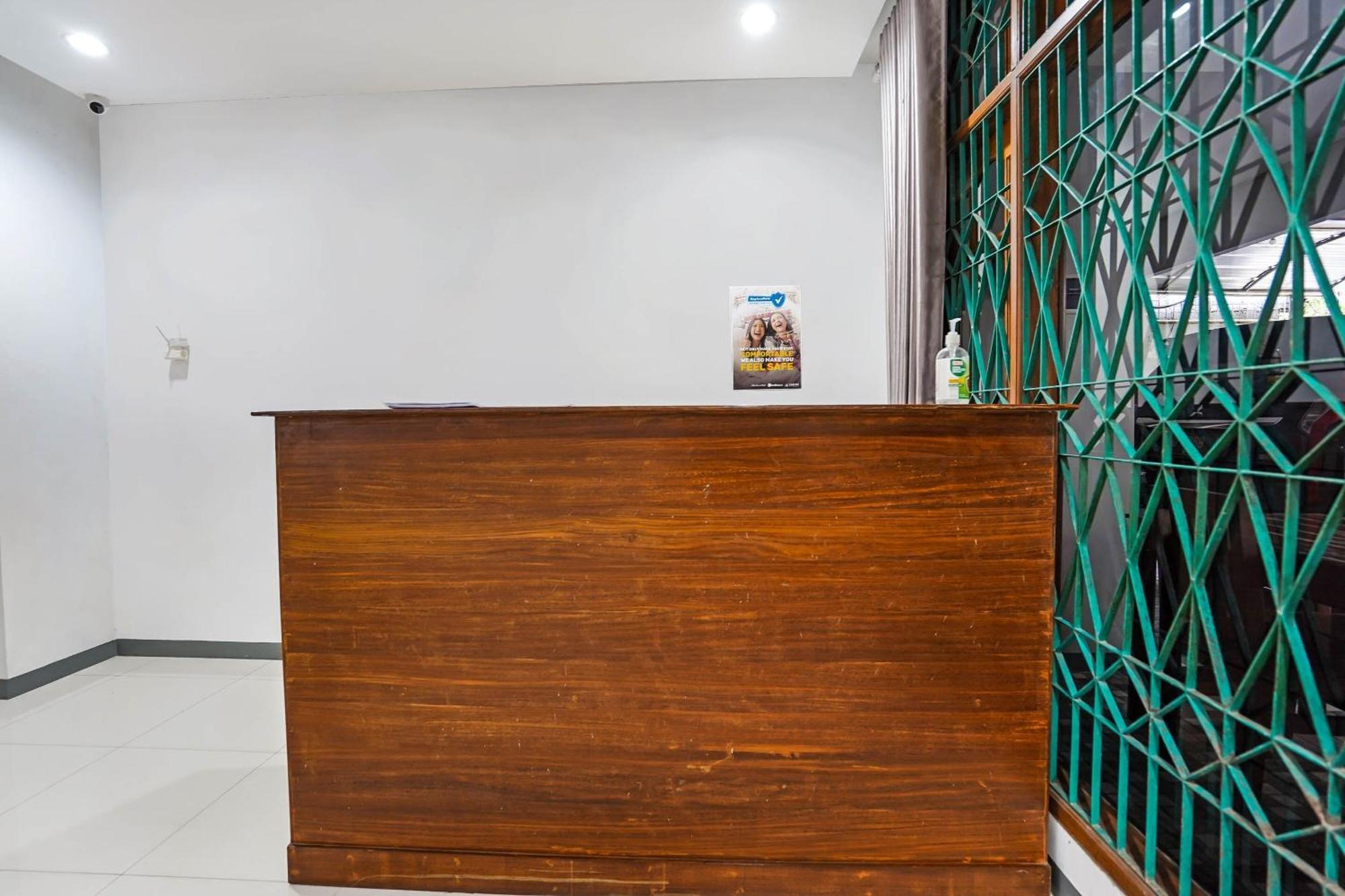 Oyo 90891 Parang Kusumo Residence Krembangan Екстериор снимка