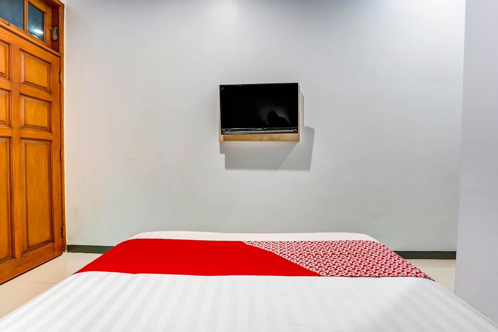Oyo 90891 Parang Kusumo Residence Krembangan Екстериор снимка