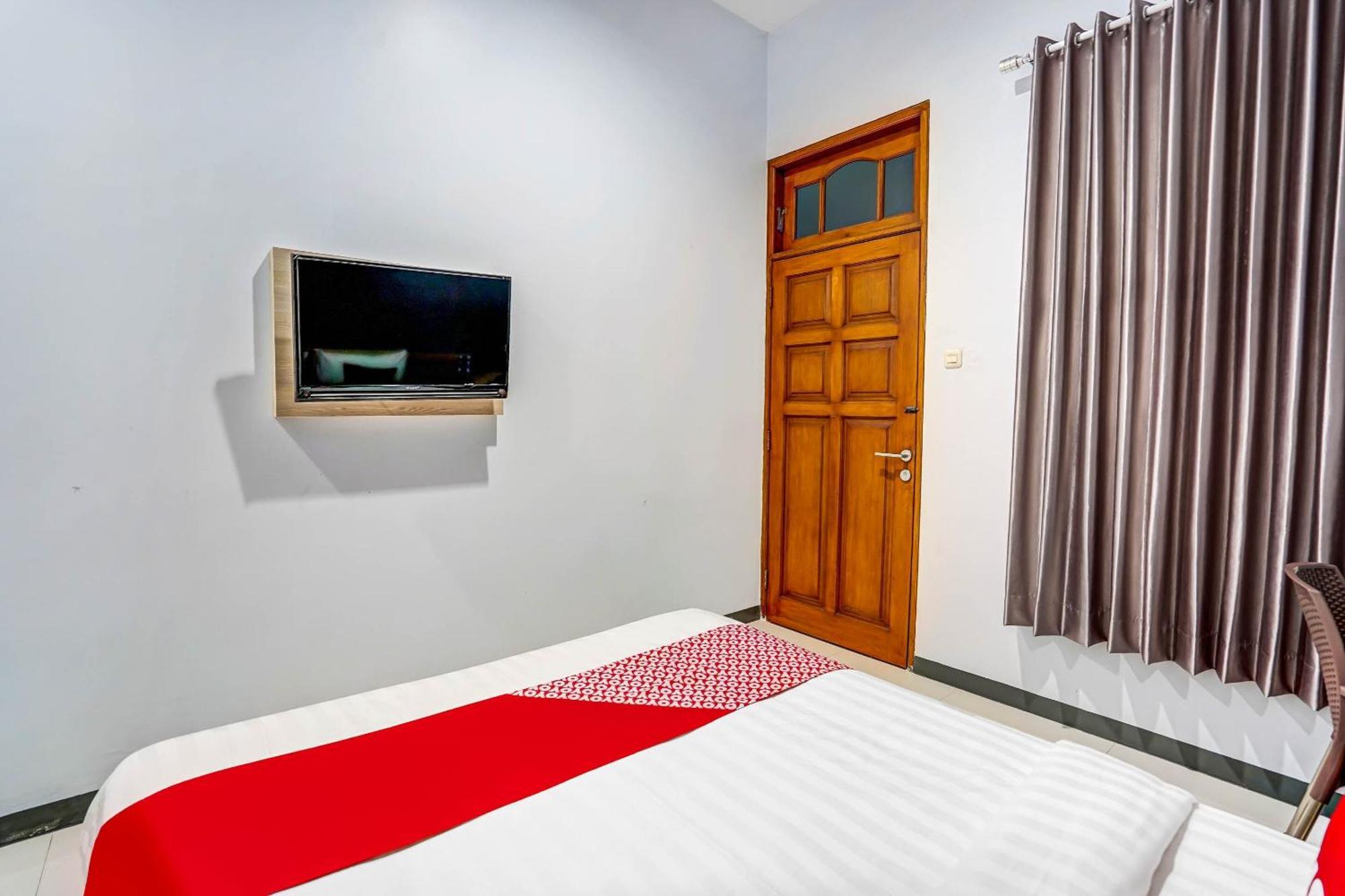 Oyo 90891 Parang Kusumo Residence Krembangan Екстериор снимка