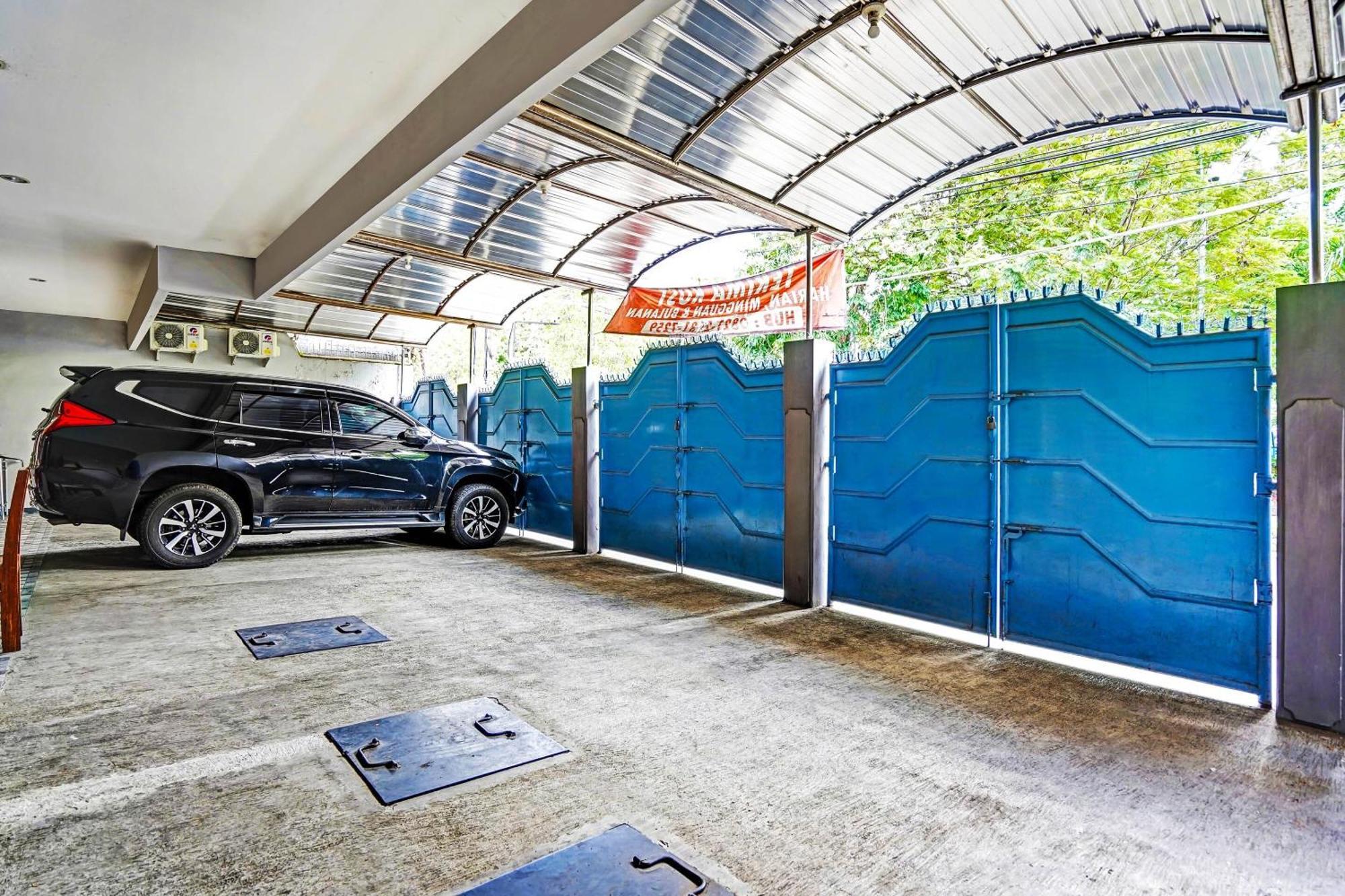 Oyo 90891 Parang Kusumo Residence Krembangan Екстериор снимка