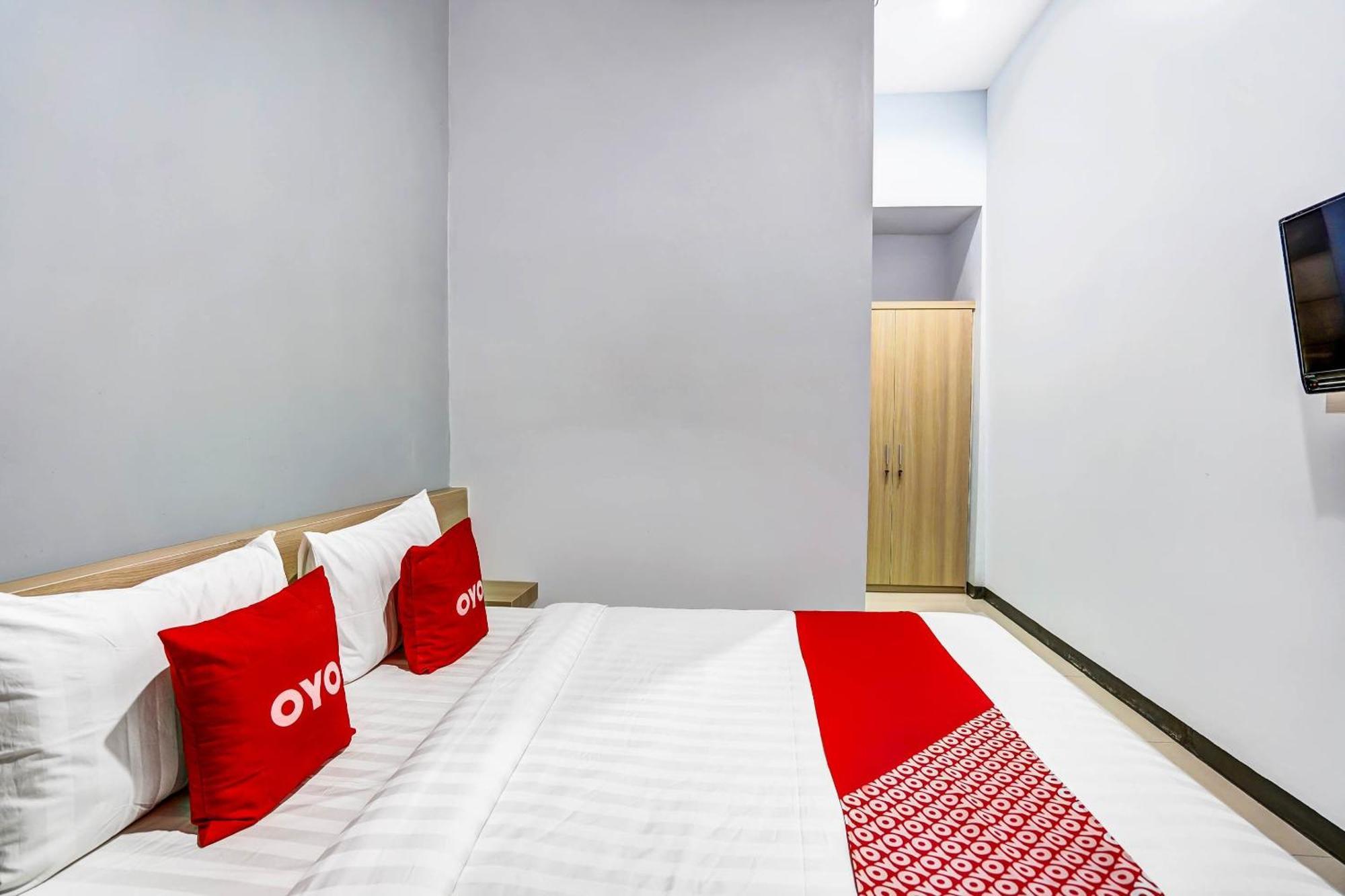 Oyo 90891 Parang Kusumo Residence Krembangan Екстериор снимка
