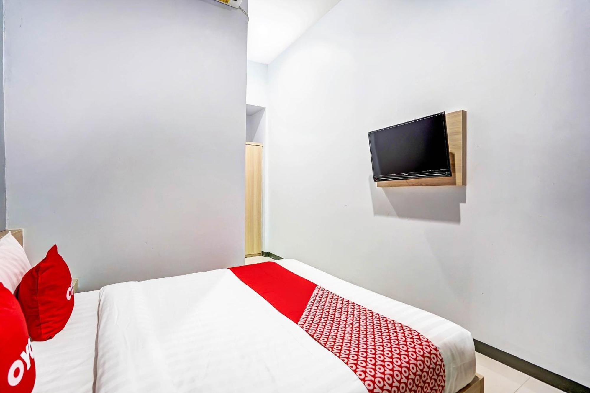 Oyo 90891 Parang Kusumo Residence Krembangan Екстериор снимка