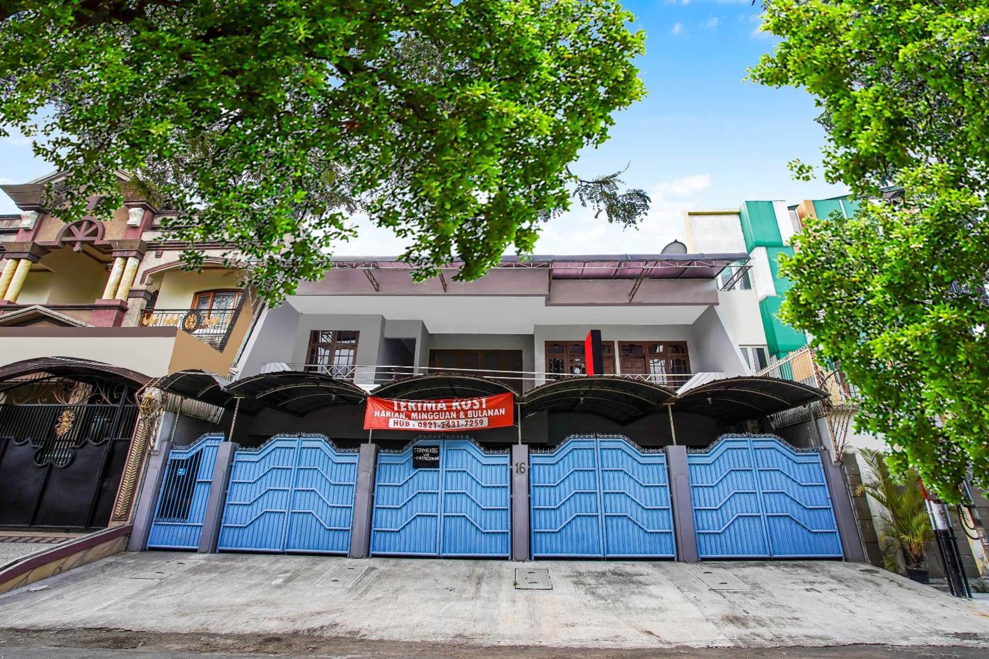 Oyo 90891 Parang Kusumo Residence Krembangan Екстериор снимка