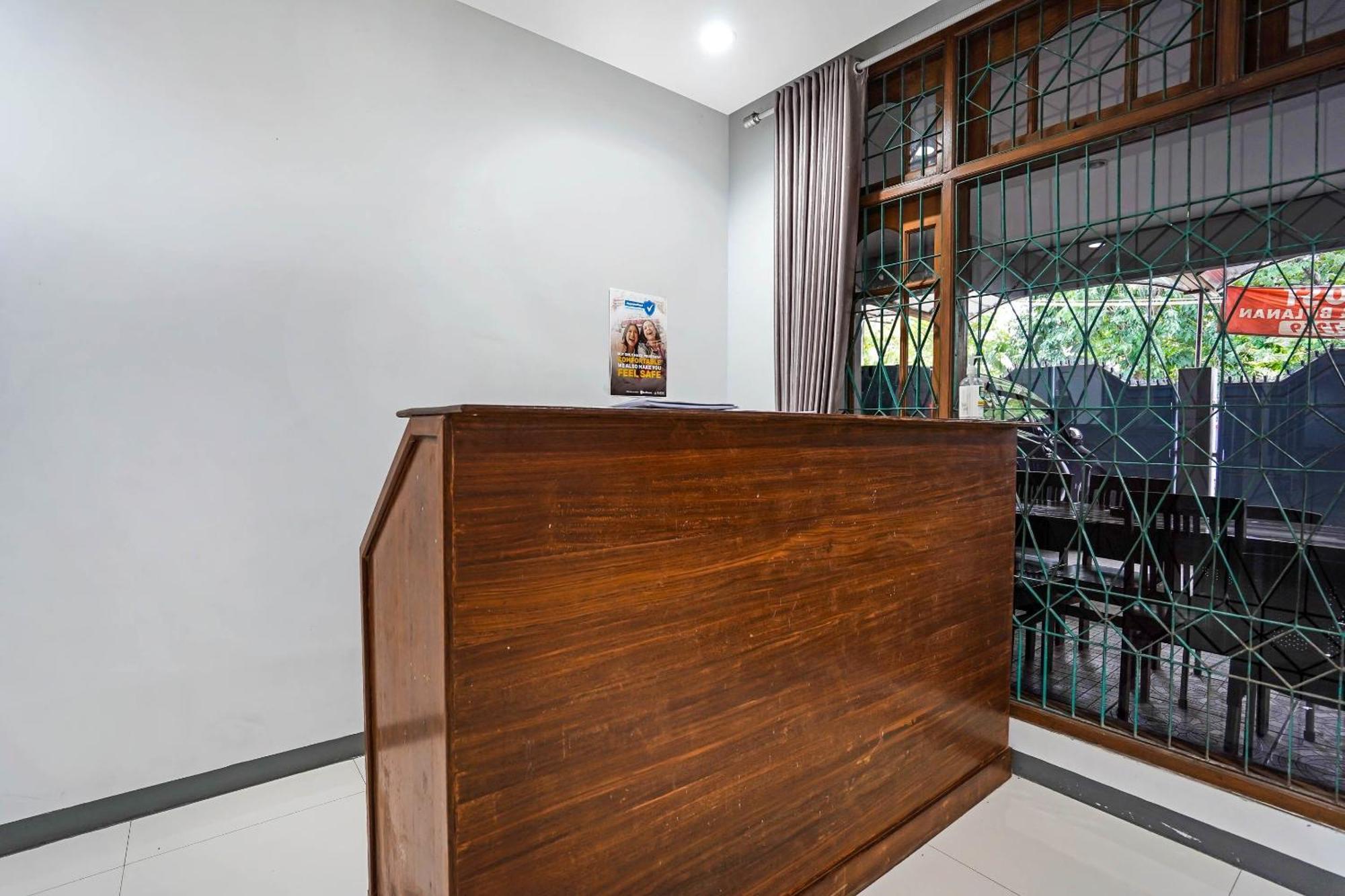 Oyo 90891 Parang Kusumo Residence Krembangan Екстериор снимка