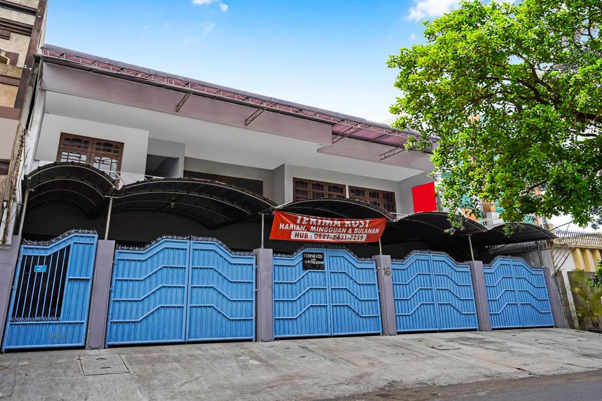 Oyo 90891 Parang Kusumo Residence Krembangan Екстериор снимка