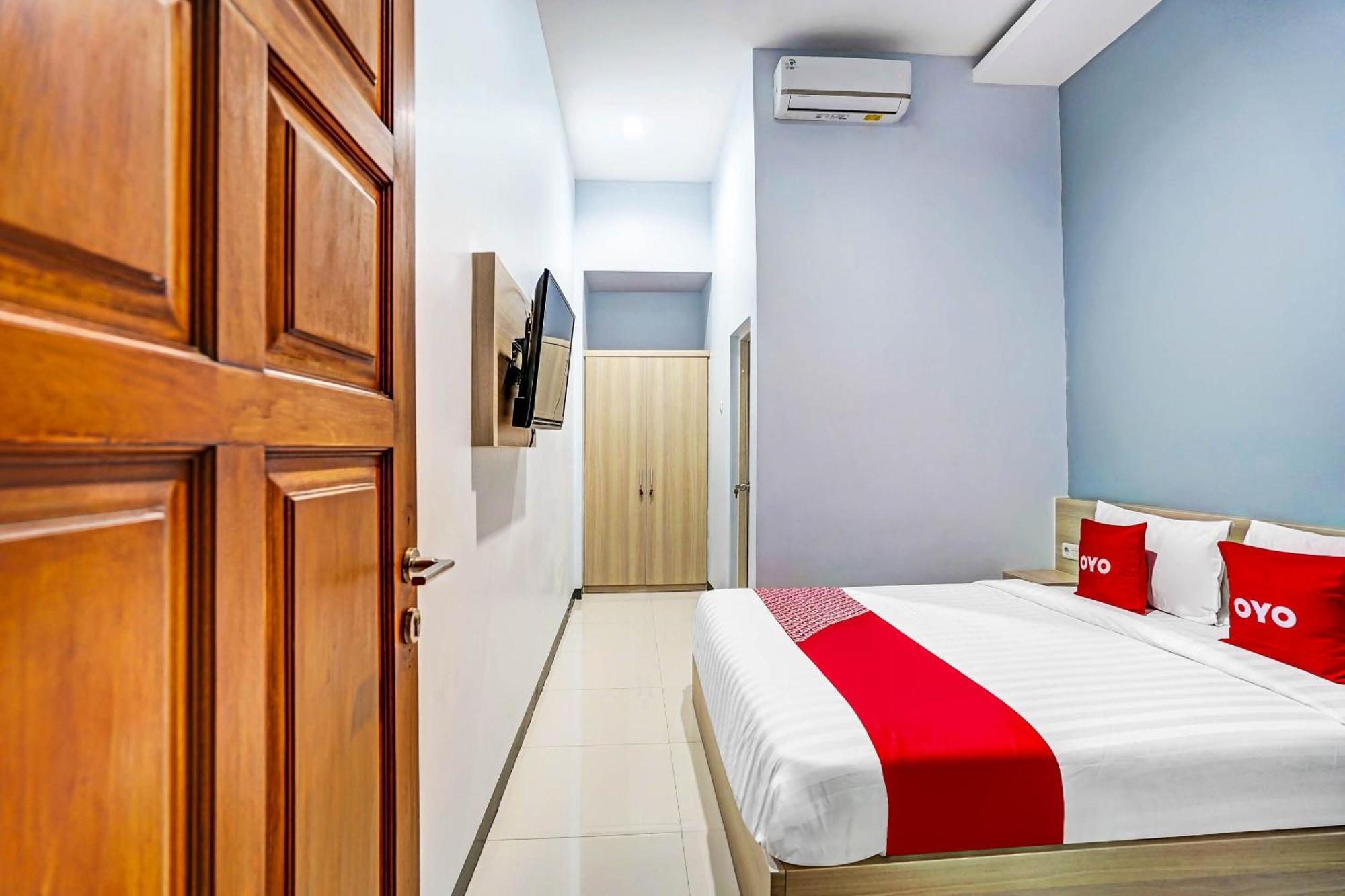 Oyo 90891 Parang Kusumo Residence Krembangan Екстериор снимка